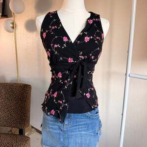 Fashion Bug Floral Wrap Top Size Small Black Pink Embroidery Y2K